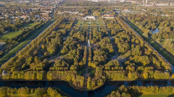 Вид с воздуха на сады Херренхаузена в Ганновере, Германия — стоковое фото