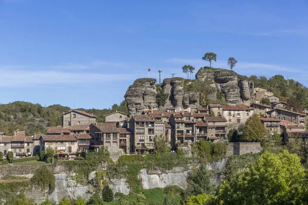 RUPIT, ESPAÑA - 29 DE OCTUBRE DE 2017: Vista del pueblo medieval de Rupit en el condado de Osona, Cataluña, España — Foto de Stock