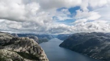 Güneybatı Norveç'te Ryfylke alanında Lysefjord görünümünü