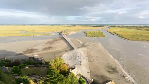 Υψηλή παλίρροια στο Mont Saint Michel στη Γαλλία — Αρχείο Βίντεο