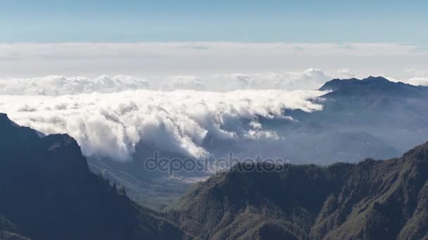 Phénomène de cascade nuageuse sur l'île de La Palma, Espagne — Video