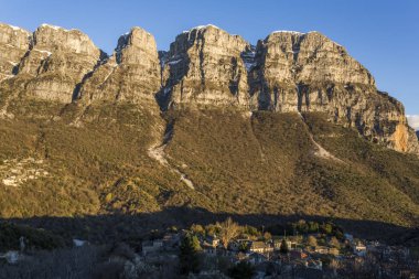 Doğal kuleleri Astraka, dağ Timfi ve Papingo Köyü Merkez Zagori otelleri