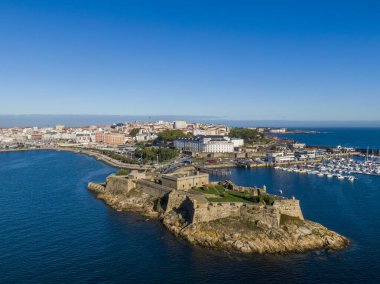 Galiçya 'daki A Coruna ve San Anton Kalesi' nin havadan görünüşü