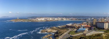 A Coruna, İspanya - Ekim 04, 2019: Galiçya 'da bir Coruna sahil şehrinin panoraması