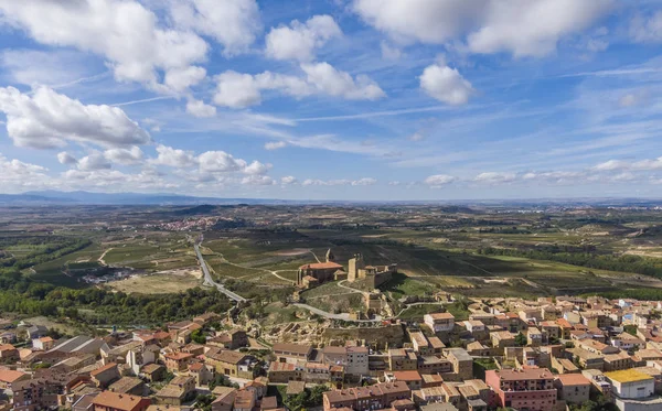 Vista aérea del pueblo de San Vicente de la Sonsierra en la provincia de La Rioja en España — Foto de Stock