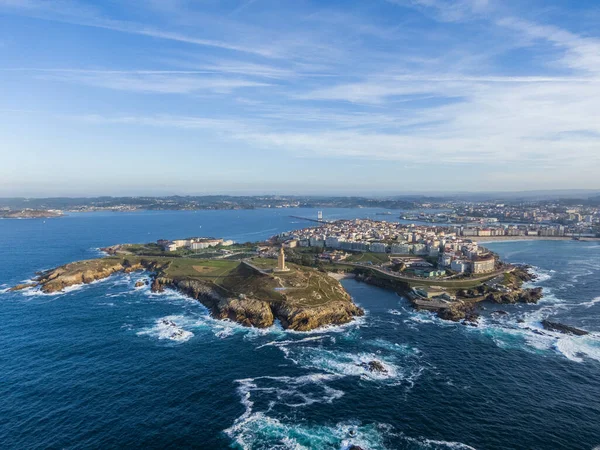 Letecký pohled na pobřežní město A Coruna a věž Hercules, Galicie — Stock fotografie