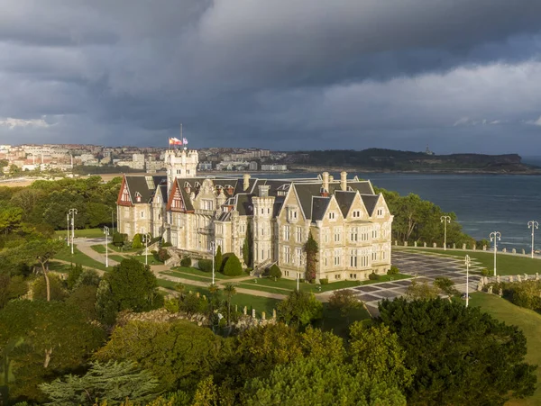 Vue aérienne du Palais de la Madeleine à Santander — Photo