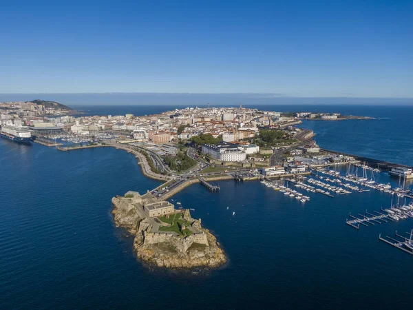 Galiçya 'daki A Coruna ve San Anton Kalesi' nin havadan görünüşü
