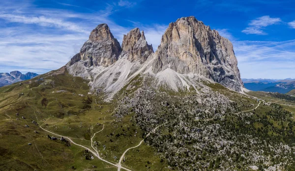 Luftpanorama der Langkofelgruppe, Grohmannspitze, Füffingerspitze und Langkofel in Italien — Stockfoto