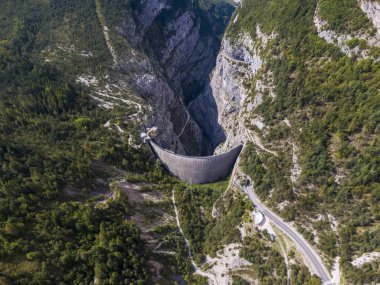 İtalya 'daki Vajont Barajı' nın havadan görünüşü