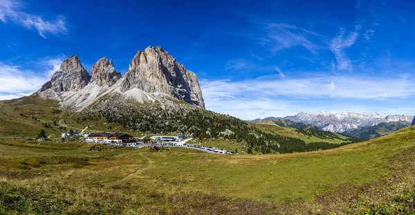 Panorama of Langkofel Group, Grohmannspitze гора, Fuenffingerspitze гора і Langkofel гора в Італії — стокове фото