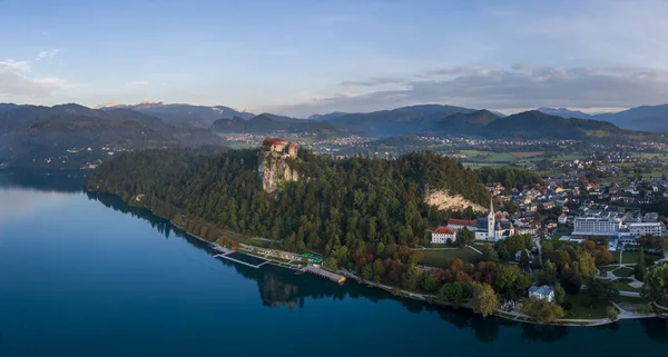 Vista aérea do lago e castelo de Bled — Fotografia de Stock