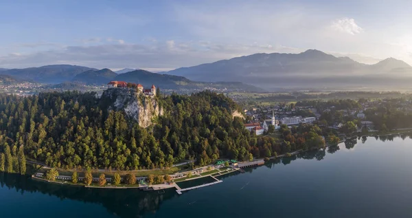 Vista aérea do lago e castelo de Bled — Fotografia de Stock