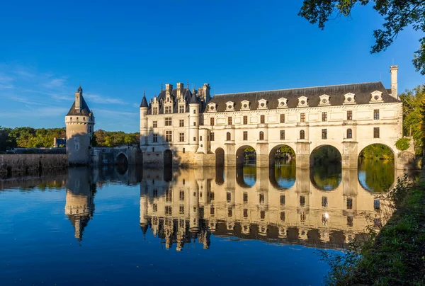 Widok na zachód słońca romantycznego zamku Chenonceaux, Dolina Loary, Francja — Zdjęcie stockowe