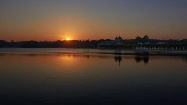 Kuskovo ingatlan, naplementekor — Stock Fotó