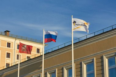 Moskova, Rusya - 1 Eylül 2016: Bayraklar Merkez üzerinden 