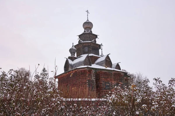 Суздаль, Россия - 5 ноября 2016 г.: Музей деревянной архитектуры — стоковое фото