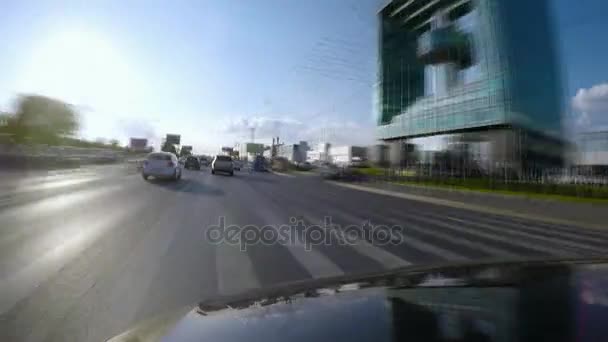 Tráfego urbano em movimento rápido — Vídeo de Stock