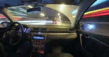 Gece yolda araba sürmek