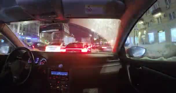 Imágenes Hiperlapso Del Coche Moviéndose Largo Calle Ciudad Nocturna Durante — Vídeo de stock