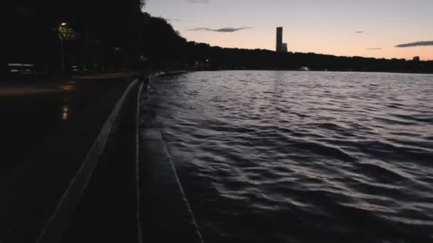 Крупним Планом Набережна Річки Заході Сонця — стокове відео