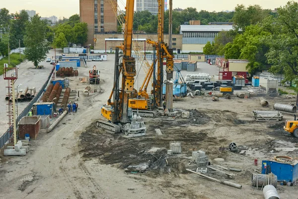 Gün batımında inşaat alanı