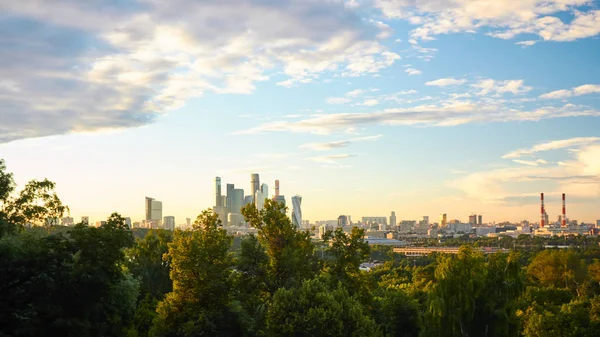 Gün batımında Şehir Manzarası