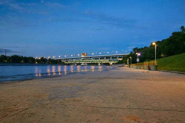 Cityscape alacakaranlıkta