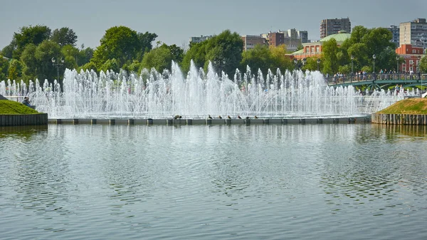 City Park on a sunny summer day — Stock Photo, Image
