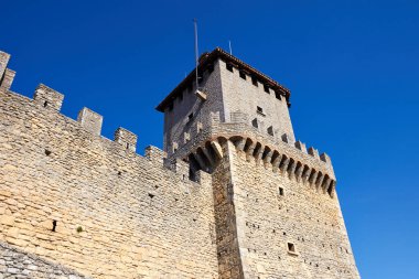 Guaita Kalesi, San Marino 'daki Monte Titano' da inşa edilen üç kuleden en eskisidir..