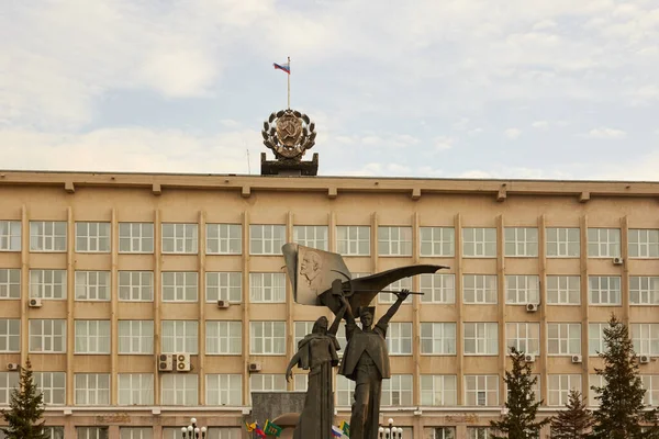 Penza Şehir Yönetimi Arka Planda Anıt Sovyet Anayasası Planda Penza — Stok fotoğraf