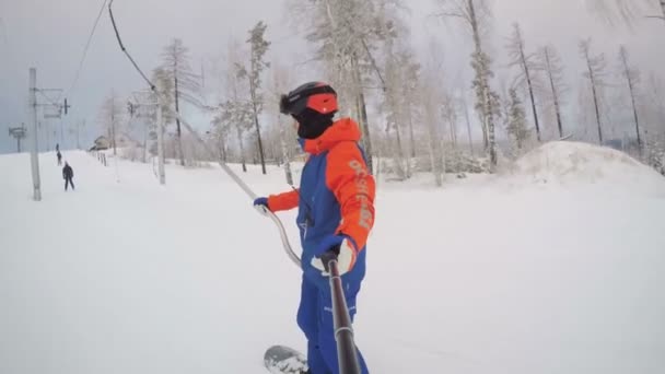 Snowboarder Climbs Mountain Using Lift Ural Mountains Winter Forest Sunset — Stock Video