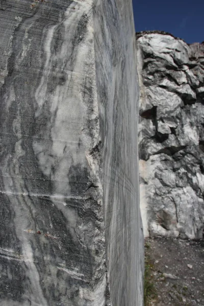 Giant marmor snittet — Stockfoto