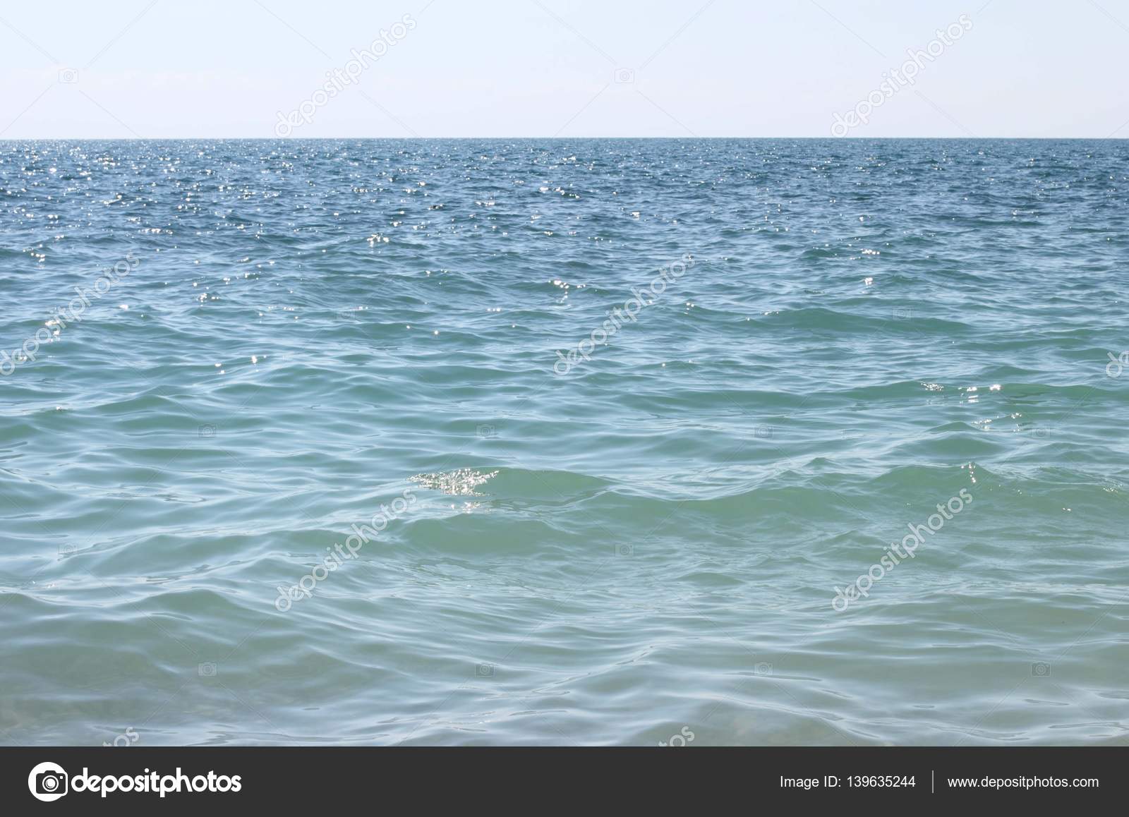 背景 黒リブ ターコイズ ブルーの海 ストック写真 C Metanna