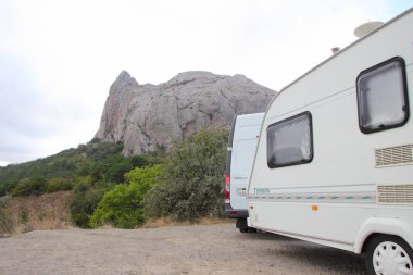 Kempin, karavan, dağlarda seyyar ev
