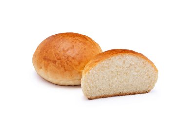 Beyaz arka planda izole edilmiş geleneksel hamburger ekmeği..