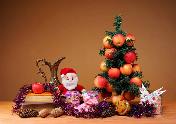 Weihnachtsbaum Und Tischdekoration — Stockfoto