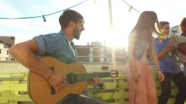  müzisyen insanlar için gitar çalmak 