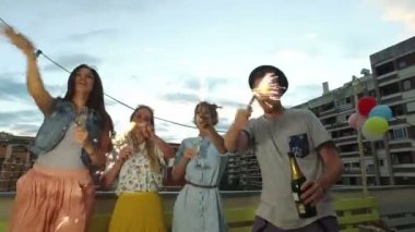  havai fişek mumlar ile dans arkadaşlar