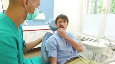 Diş asistanı muayene hasta