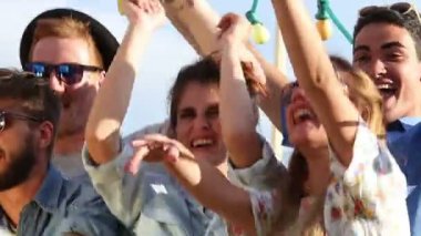 çatı dans arkadaşlar