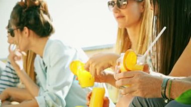 kokteyl içme arkadaşları 