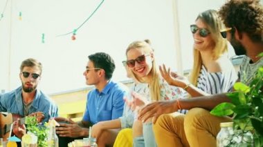 çatı partide içme arkadaş