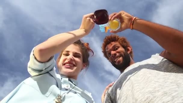 Couple drinking cocktails — Stock Video