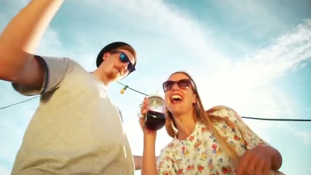 Kvinna och hipster Dans — Stockvideo