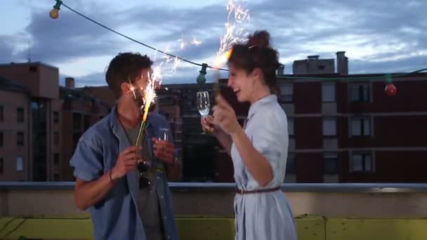 Couple waving with firework candles — Stock Video