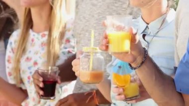  partide toasting arkadaşlar