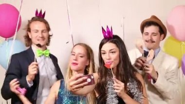  arkadaşlar selfie alarak