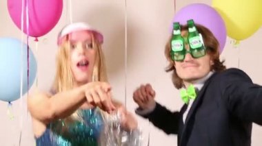 Fotoğraf kabininde dans çift