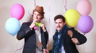 arkadaşlar sahne ile dans 